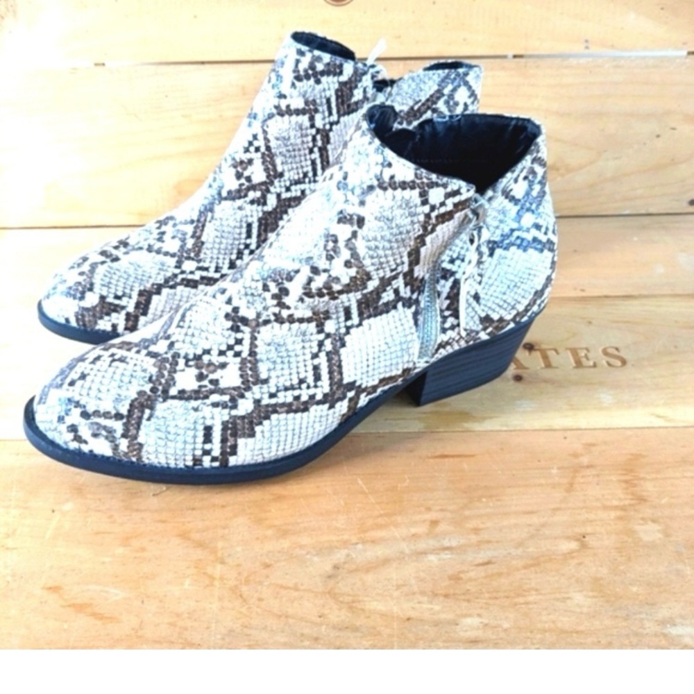 Arizona Jean Company Snake Print Ankle Booties Size 9.5M Cream Gray Side Zipper - Picture 4 of 9